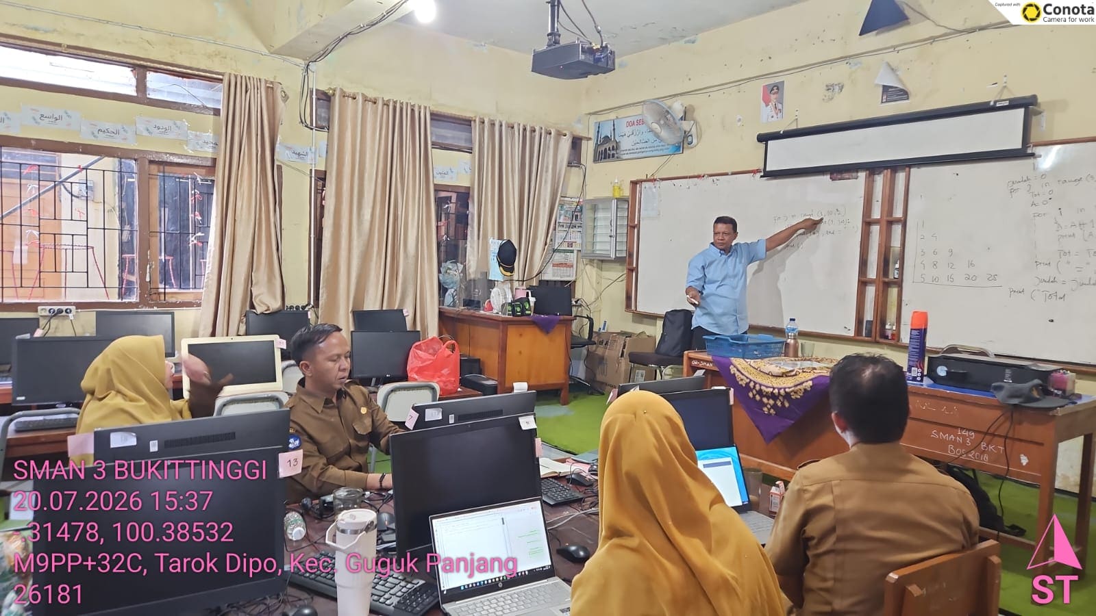 Tingkatkan Kompetensi Digital Guru, AMIK Bukittinggi Hadirkan Pelatihan Coding dan Kecerdasan Artifisial di SMAN 3 Bukittinggi
